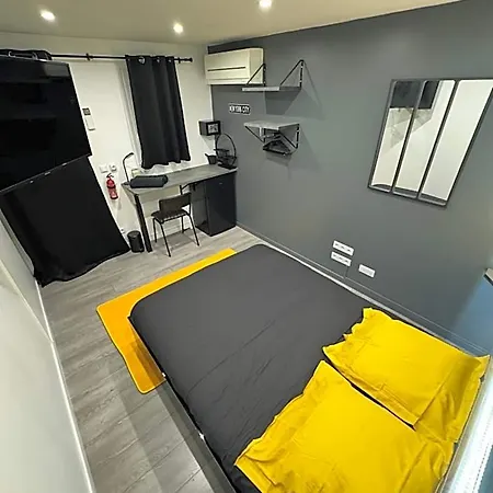 Worldroom Privee Avec Espace Commun אכסניה